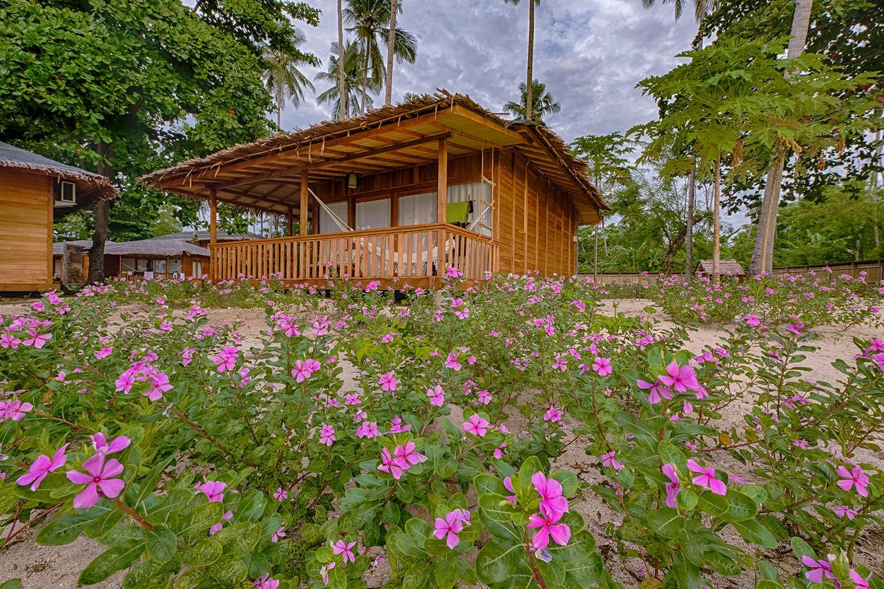 Kuda Laut Boutique Dive Resort Бунакен Экстерьер фото